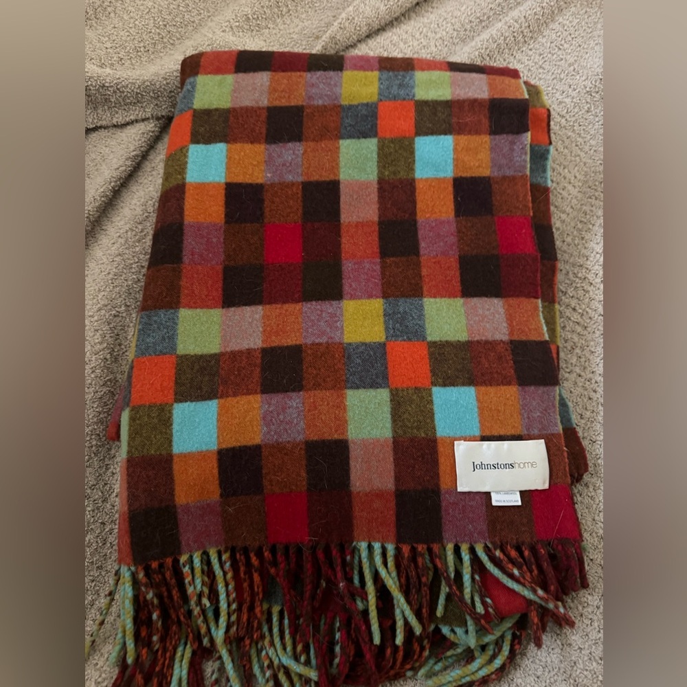 Johnstons home large lambs wool throw 76”x56” luxury